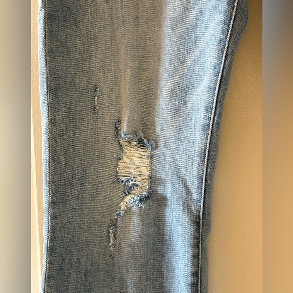 Women’s NWT Sam Edelman Light Wash Jeans, w/ Distressing, Sz. 33 - Picture 4 of 5